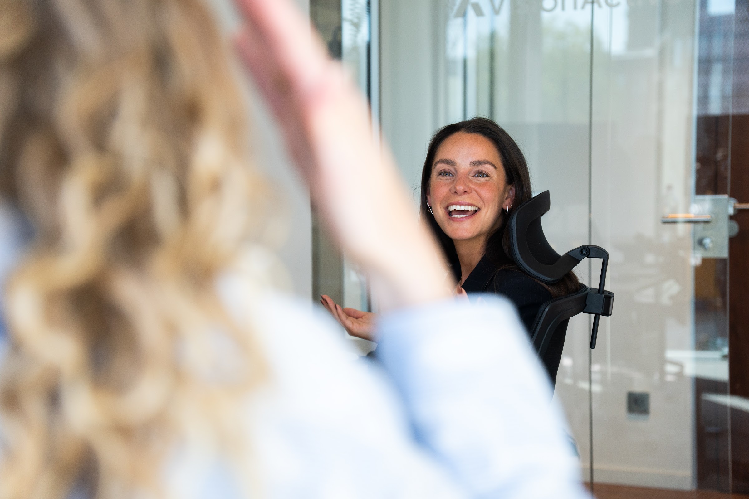 Das VisionActive-Team im Büro in Hamburg